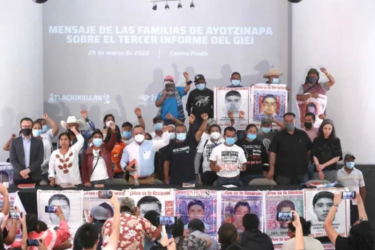 Condenan padres de los 43 normalistas actuación de Marina en Cocula