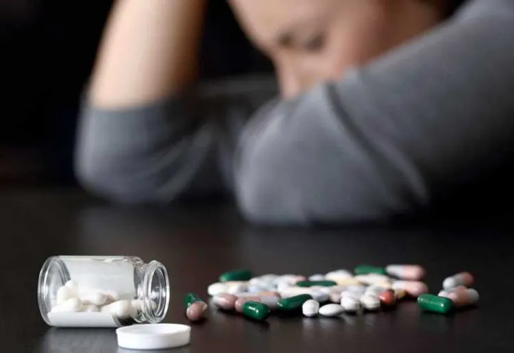 Le quitan celular e intenta quitarse la vida