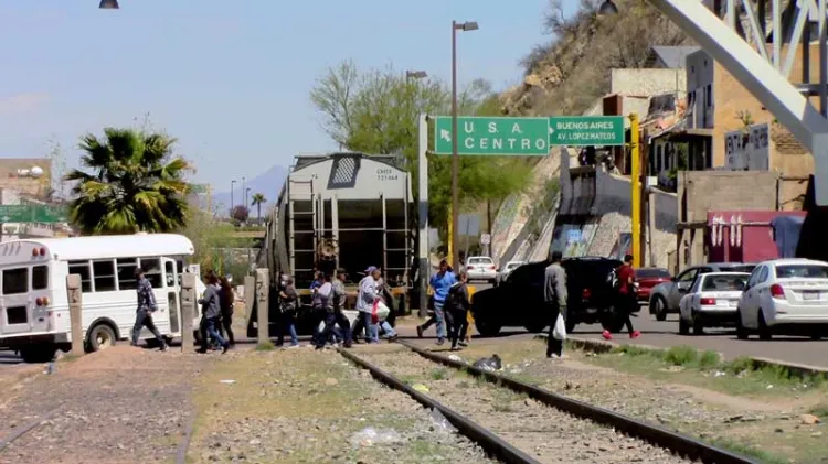 Dan nogalenses su opinión sobre mover las vías del tren