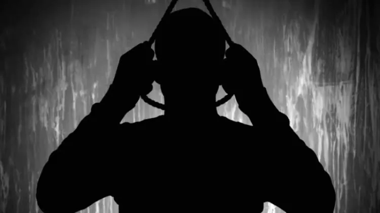 Encuentra mujer a su hermano colgado del cuello