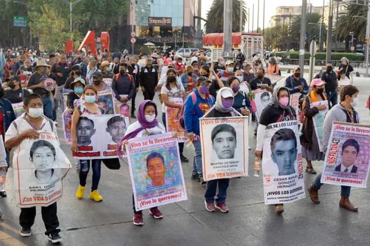 Anuncia AMLO primer informe público sobre caso Ayotzinapa