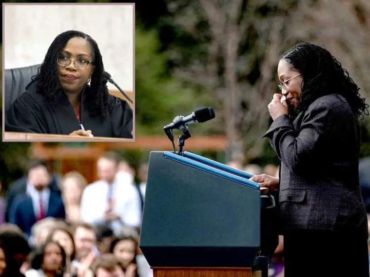 Celebra entre lágrimas, nombramiento en la Corte de EU