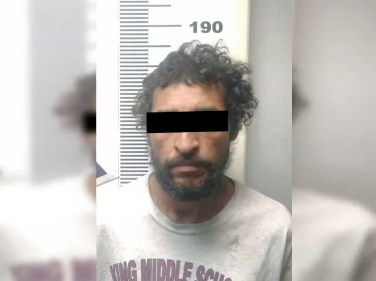 Prende fuego a comida de ganado; es detenido por autoridades