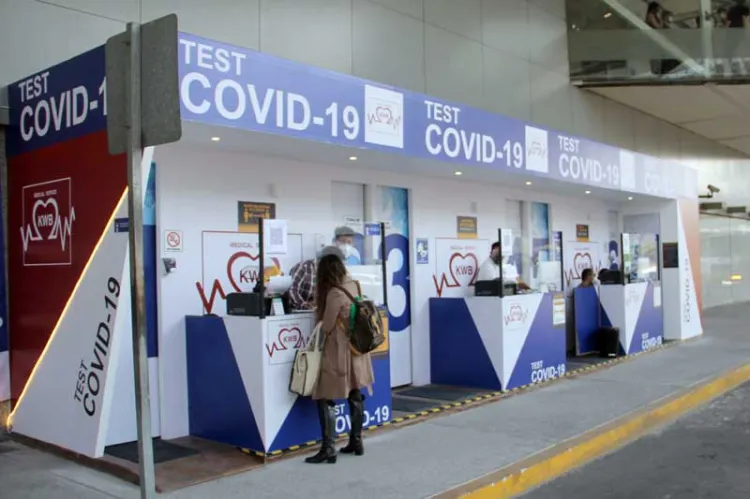 Habrá vacunación en aeropuertos y terminales