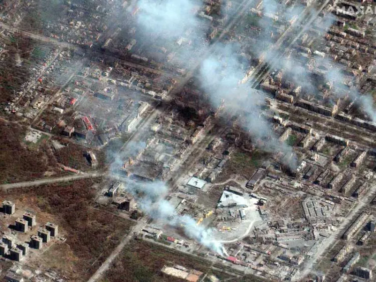 Presume Rusia toma de Mariúpol y amaga con ataques en Kiev