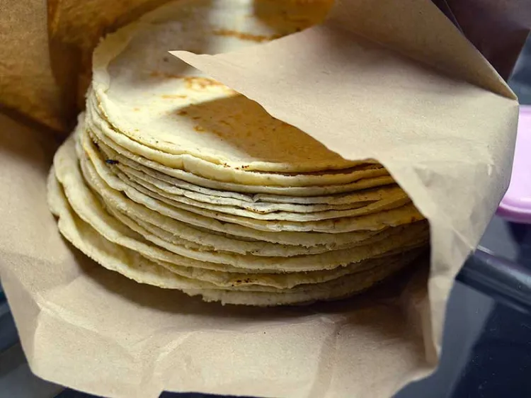 Es tortilla de maíz, complemento perfecto para la comida en Semana Santa