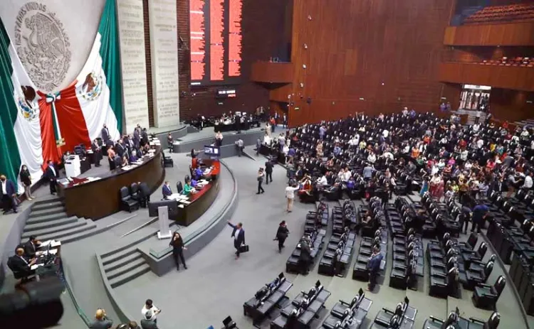 Avalan nacionalización del Litio; oposición se hizo ausente