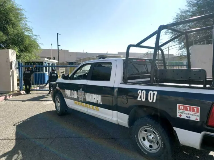 Abren boquete en iglesia y no roban nada