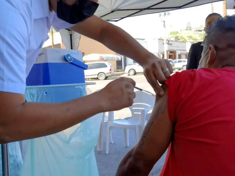 Instalan auto servicio de vacunación anticovid