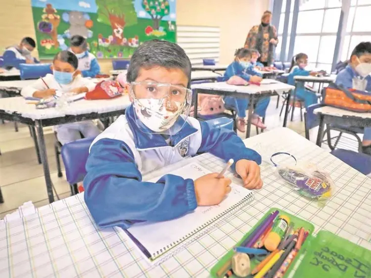 Va SEP por desaparecer grados escolares; especialistas ven “ocurrencia”