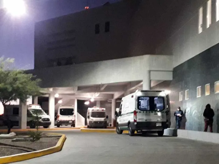 Cae portón encima a menor; está al borde de la muerte