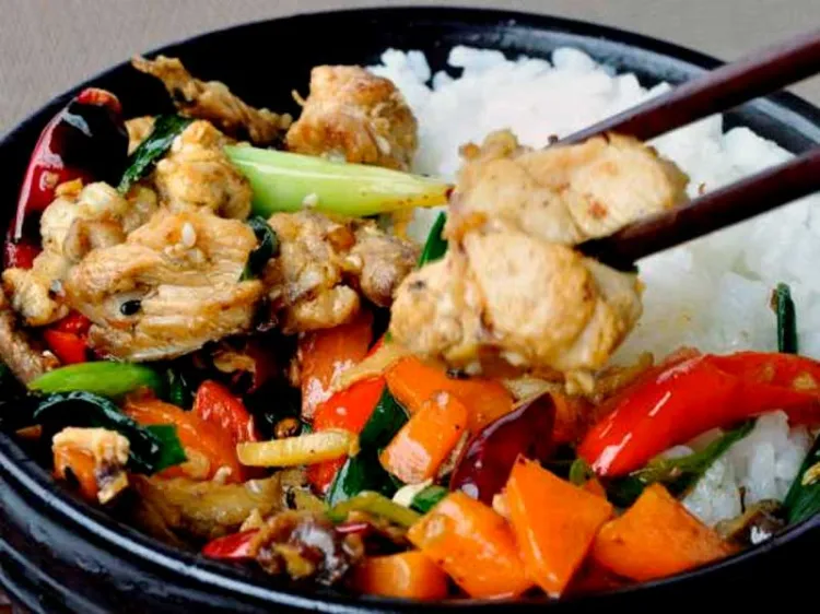 Comen y luego roban el lugar