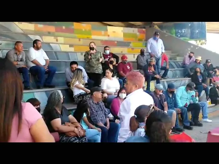 Participan regidores en reunión con SIBETAN por conflicto sindical