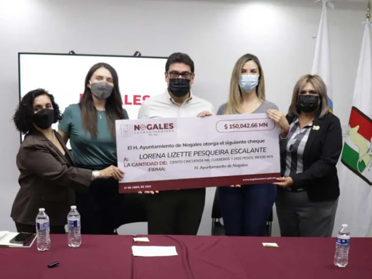 Recibe ciudadana pago de seguro del Predial por incendio