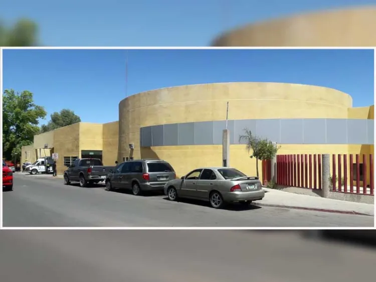 Golpean a cachazos a hombre por creer que maltrataba a su bebé