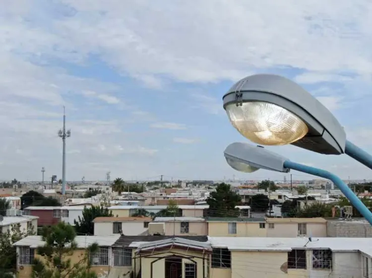 Enfrentan serios problemas en alumbrado público