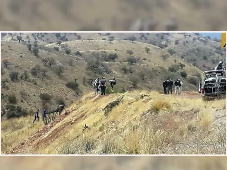 Extraen cuerpo sin vida de barranco