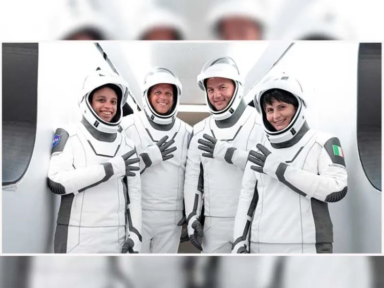 Regresan a Tierra 4 astronautas en cápsula de SpaceX
