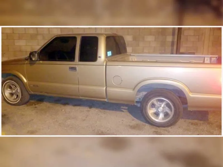 Compran auto robado y los detienen