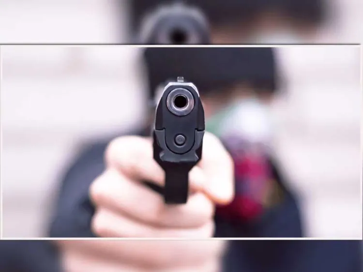 Asaltan tienda, se llevan dinero, licor y cigarros