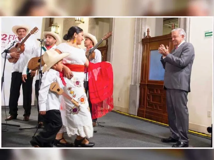 Celebró AMLO a mamás en La Mañanera