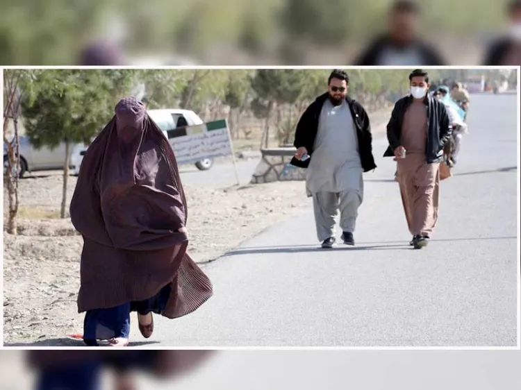 Prohíben talibanes que hombres y mujeres coman juntos