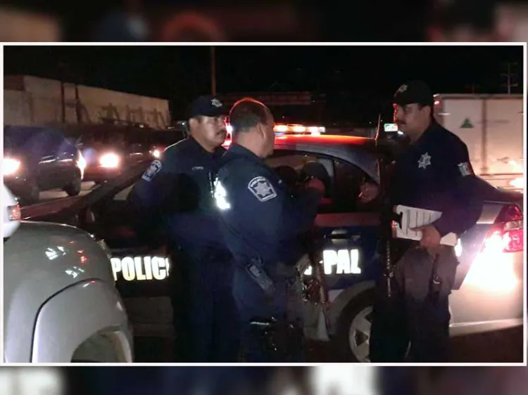 Se llevan vehículo frente a domicilio