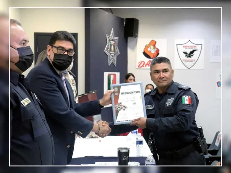 Reconocen al Policía del Mes en Seguridad Pública