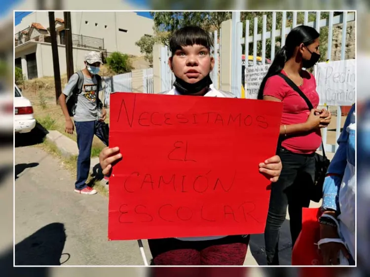 Piden estudiantes del CAM camión escolar