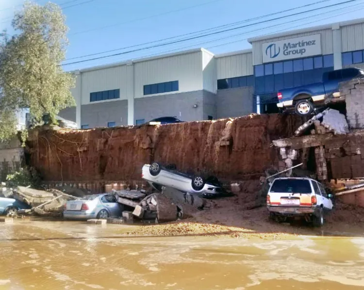 Exhorta Jefe de Tránsito evitar transitar por zona de socavón  