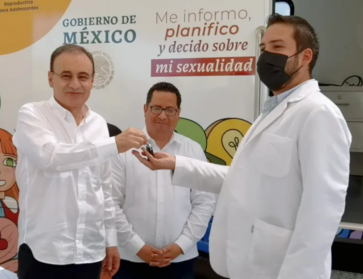 Informan a jóvenes sobre sus derechos sexuales