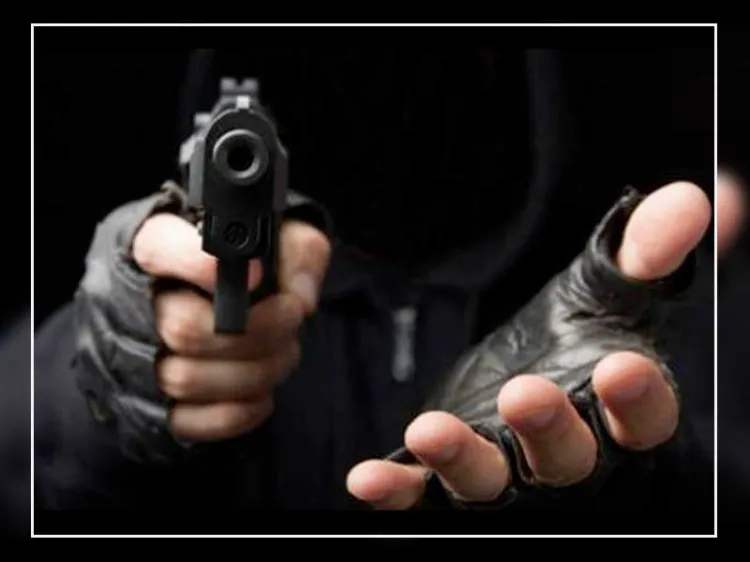 Roban negocio de forma violenta