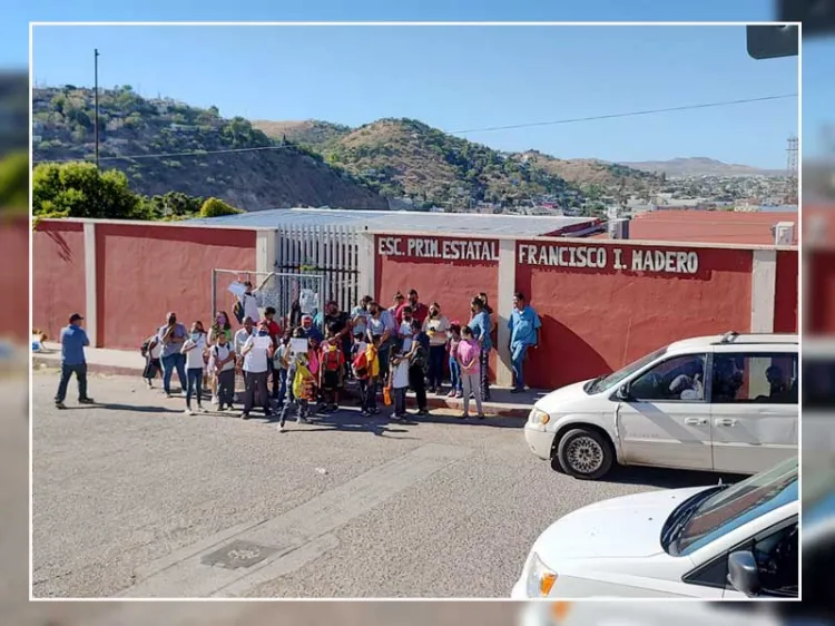 Paralizan escuela ante falta de conexión a la CFE