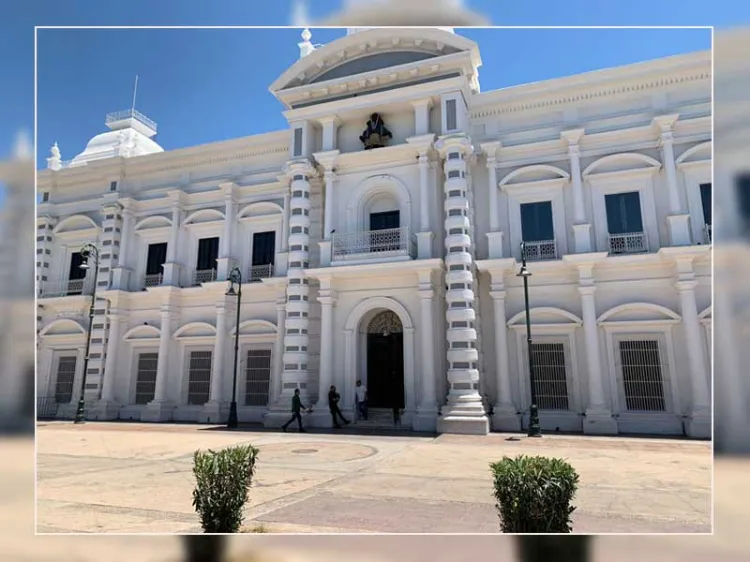 Levantan plantón ex concesionarios en palacio de gobierno