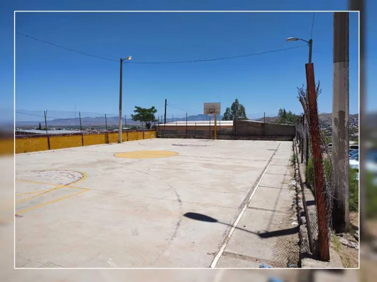 Proyecta Gobierno del Estado rehabilitar canchas deportivas