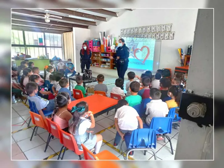 Lleva Seguridad Pública pláticas preventivas a estudiantes