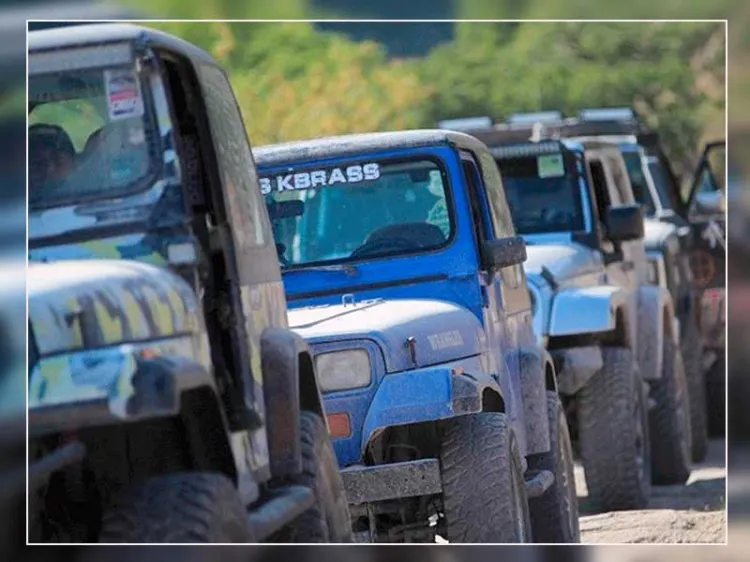 Apoyan jeeperos a bomberos para equipamiento ante lluvias
