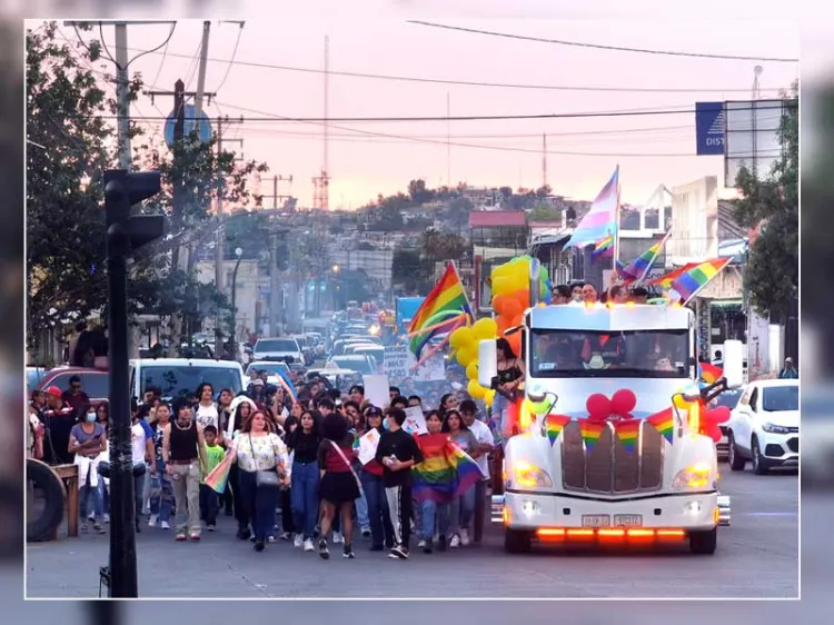 Marchan con orgullo por LGBTIQ; participan decenas de personas