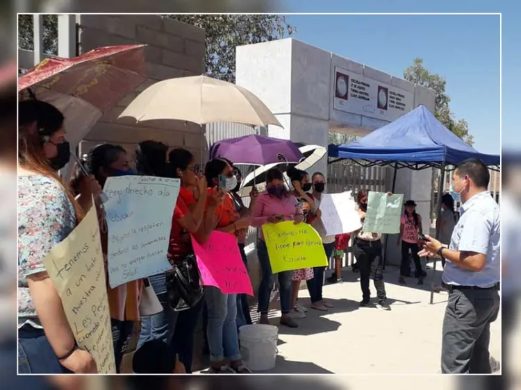 Cansados de promesas, se manifiestan en escuela primaria