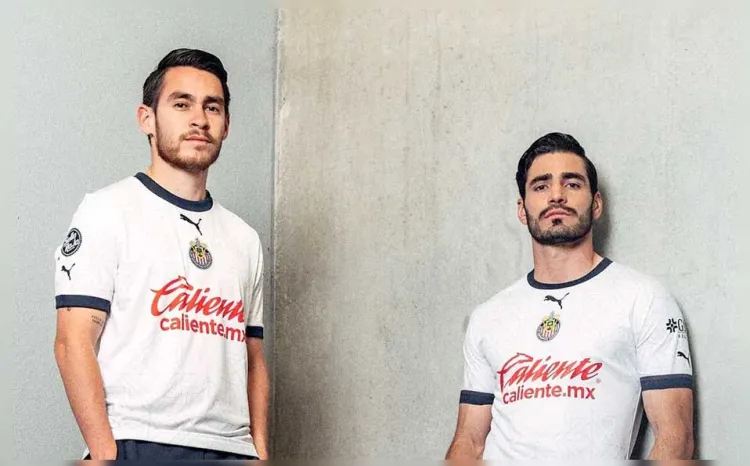 Presenta Chivas uniforme de visita inspirado en la Catedral