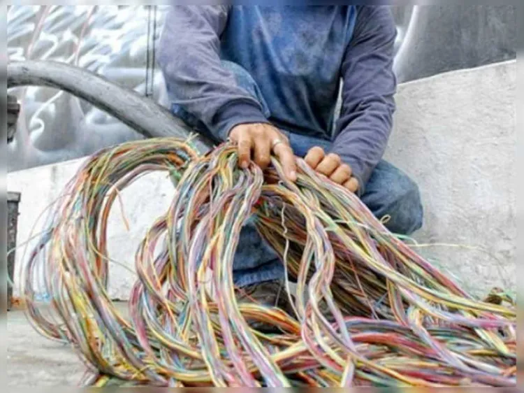 Se llevan cableado eléctrico; dejan sin luz a escuela