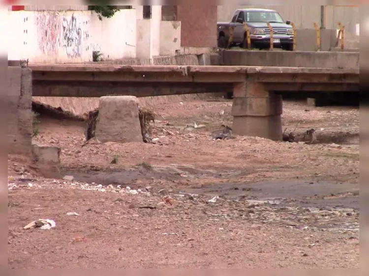 Piden apoyo para desazolve de arroyo