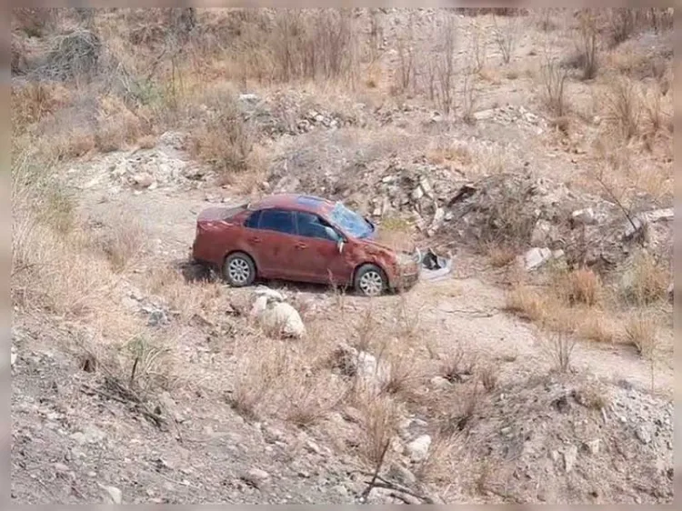 Se vuelca vehículo, no hay lesionados