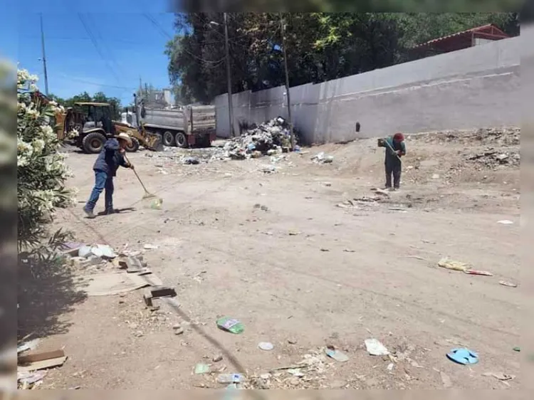 Retiran contenedor y tiran basura dentro de panteón