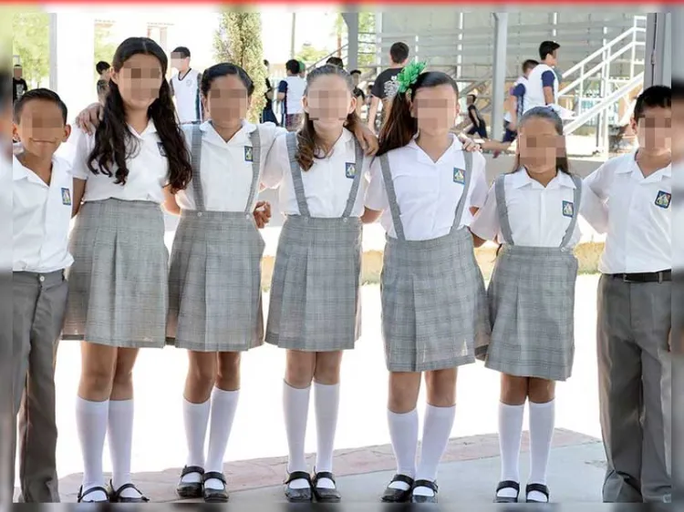 Analizan retomar entrega de uniformes escolares