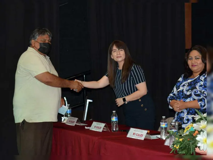 Apoyan a adultos mayores