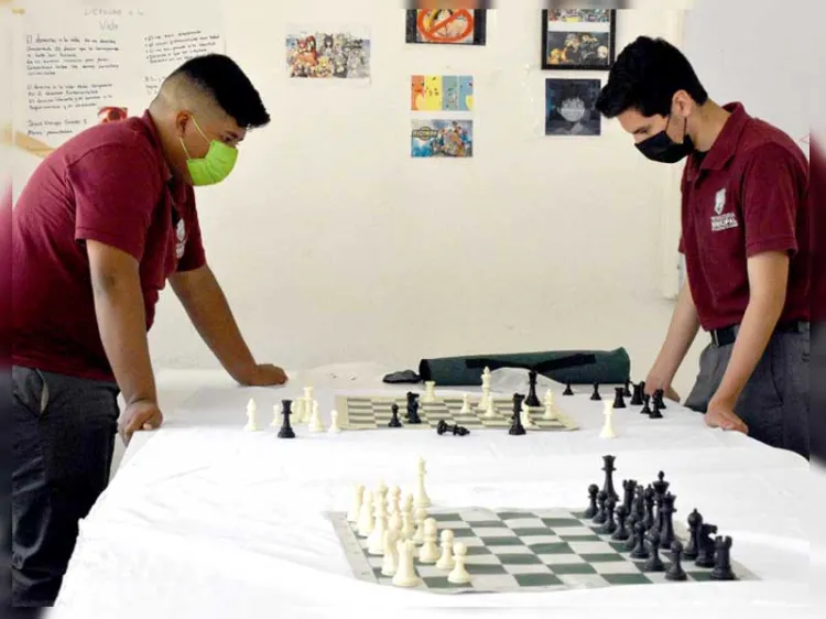 Realizan torneo de ajedrez en la Preparatoria Municipal 