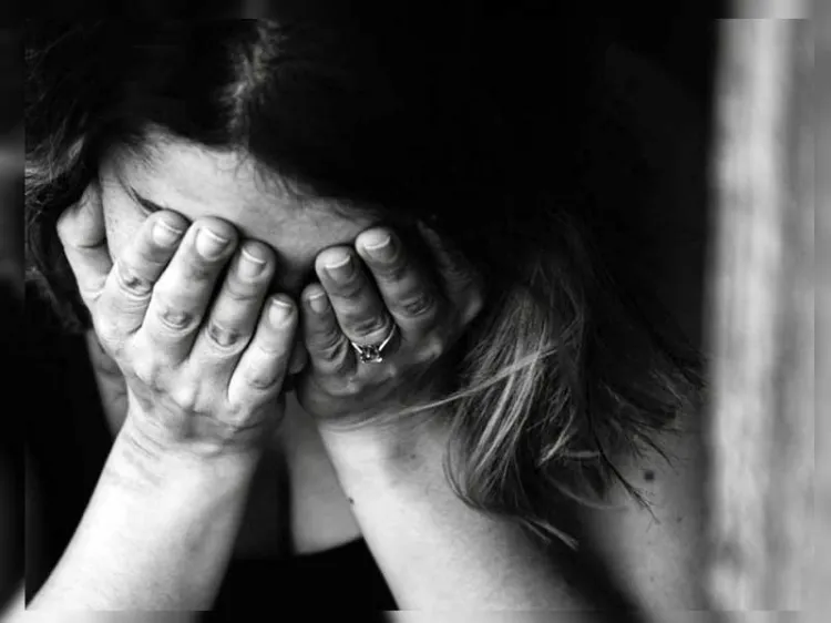 Denuncia menor a su padre por agresión