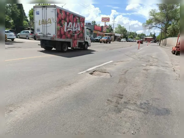 Recarpetean bulevar; invierten