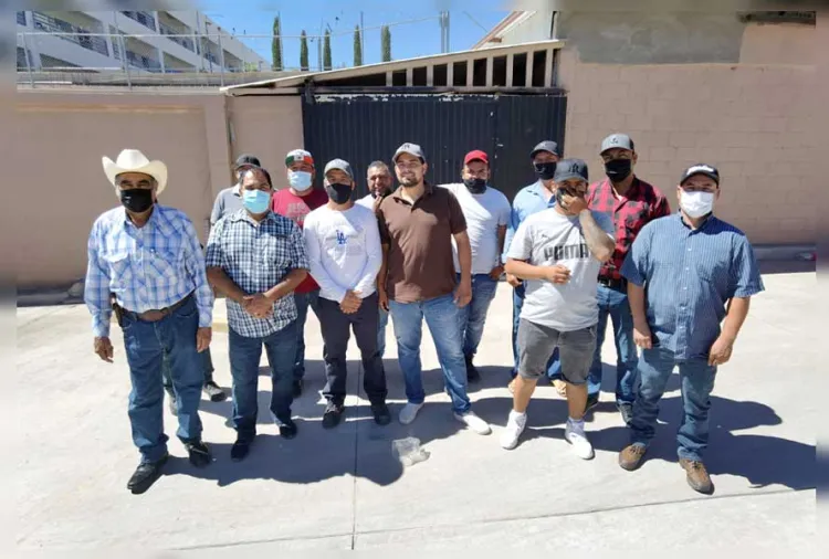 Quieren trabajadores de Lechería Yaqui recuperar sus empleos